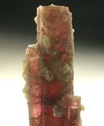 "ELBAITE var RUBELLITE"